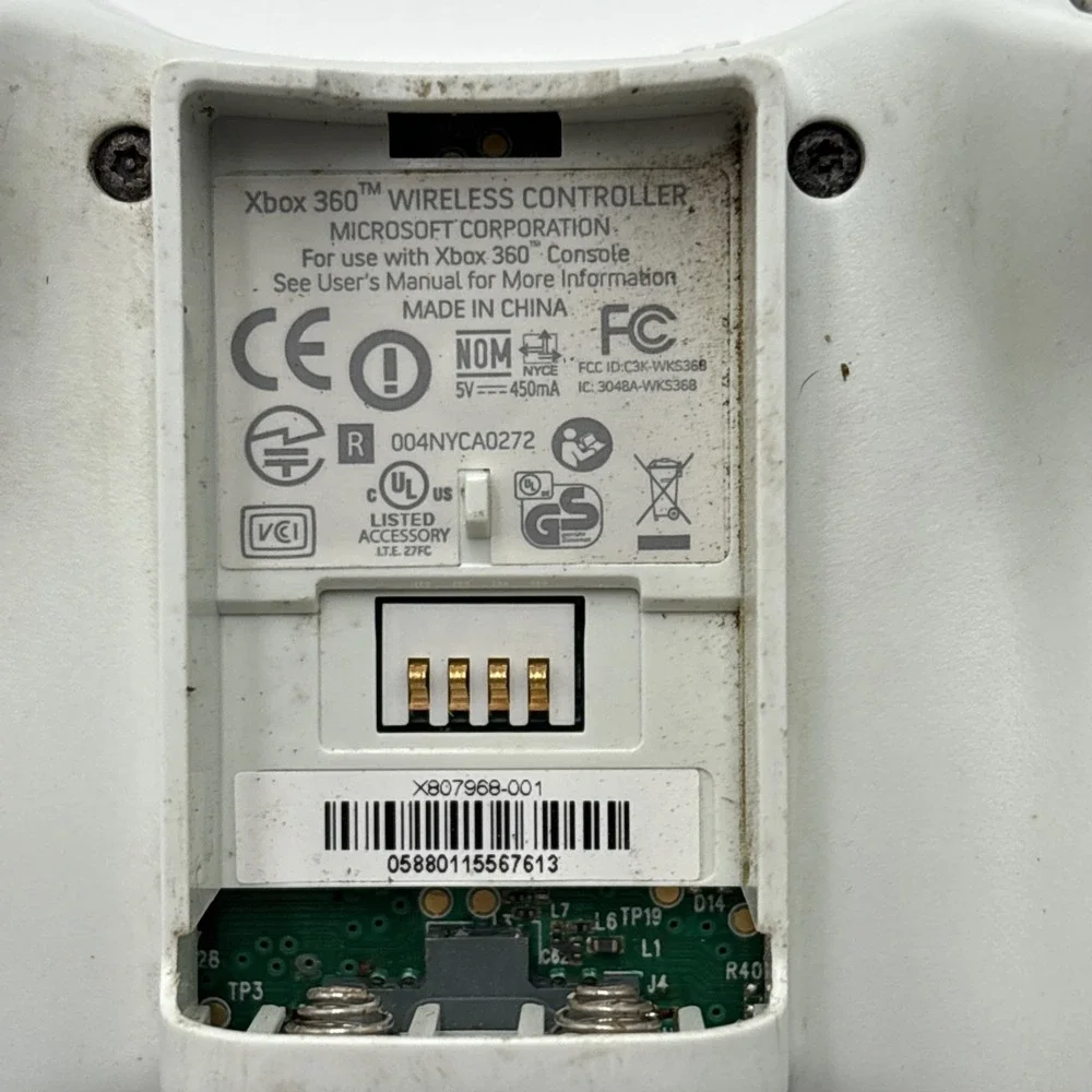 Xbox‎ Wireless Controller White 2 AA Batteries For Parts Not Tested